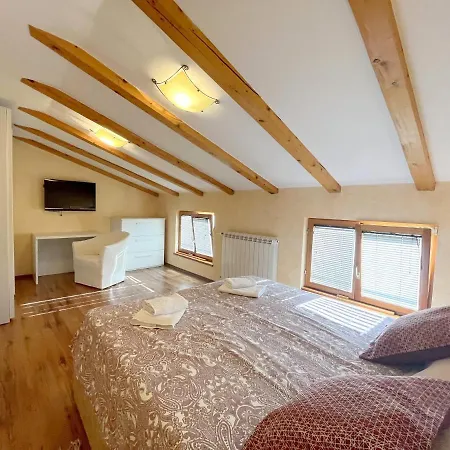 Valmoneda Nyaraló *