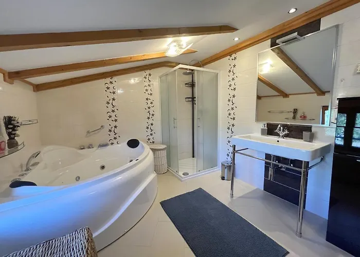 Valmoneda 펜션 로비니